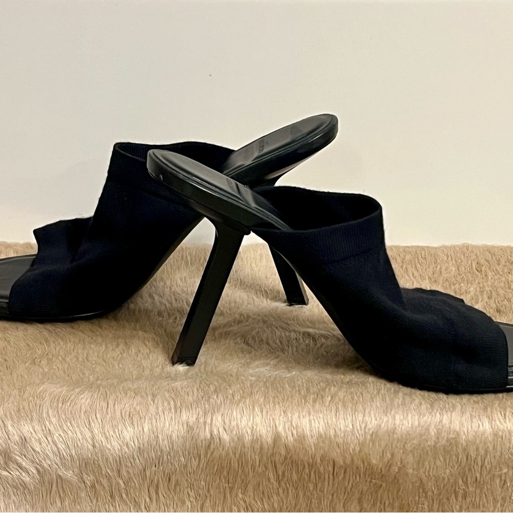 Balenciaga Black Pointed Toe Pumps Heels Size 40 Authentic!